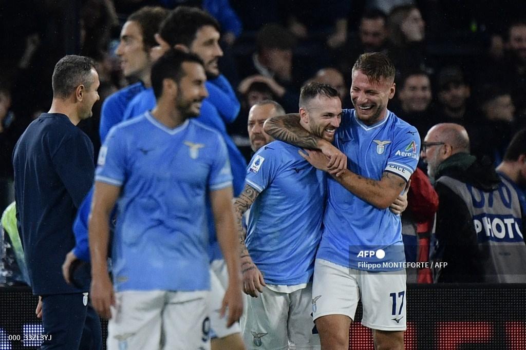 ciro-immobile-merayakan-bersama-rekan-satu-timnya-di-akhir-pertandingan.jpg