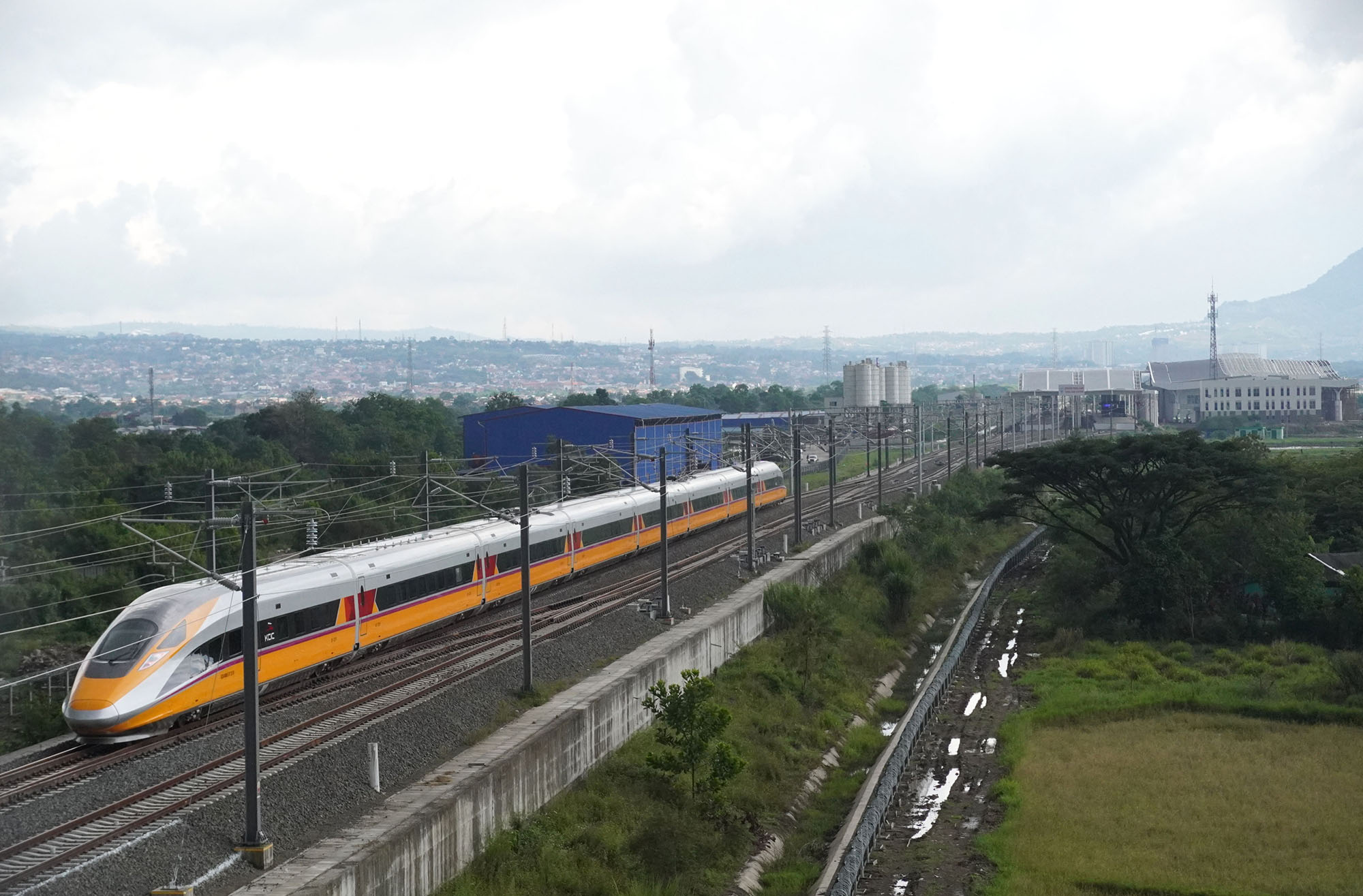 cit-kcjb-pastikan-rel-dan-kelistrikan-prima-jelang-uji-dinamis_20221114_205023.jpg