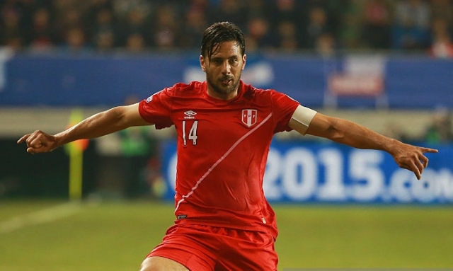claudio-pizarro-timnasperuuuu_20150630_020811.jpg