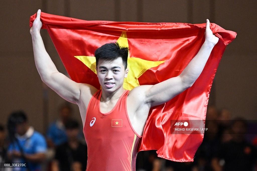 cong-manh-nguyen-dari-vietnam-melakukan-selebrasi-setelah-menang-melawan-apichai-natal-dari-thailand.jpg