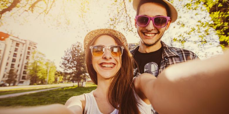 cowok-cewek-selfie-ilustrasi-instagram_20160312_172451.jpg