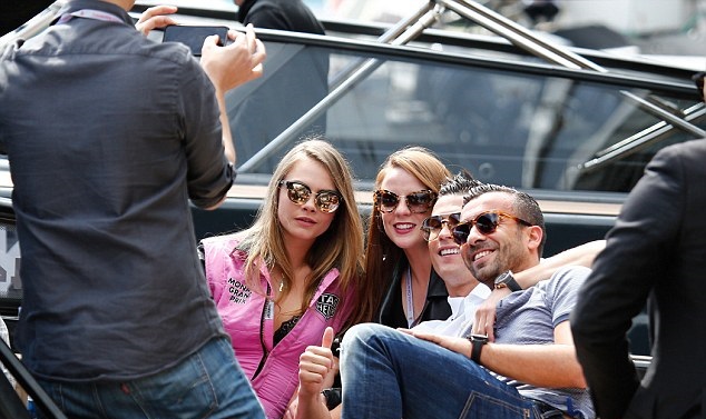 cristiano-ronaldo-n-cara-delevingne_20150526_160719.jpg