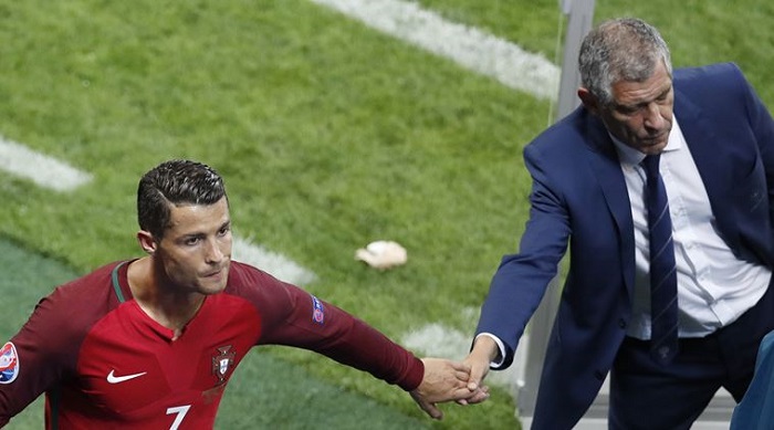 cristiano-ronaldo-n-fernando-santos_20160616_155035.jpg