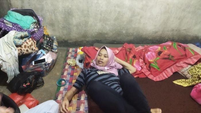 cucu-saat-berbaring-lemah-di-rumah-anaknya-f.jpg