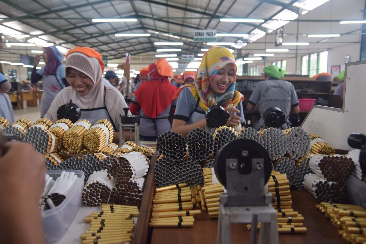 cukai-rokok-naik-ritel-tertekan.jpg