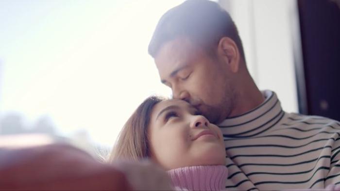 cuplikan-video-klip-lagu-raffi-dan-nagita-berhenti-buat-ku-menangis.jpg