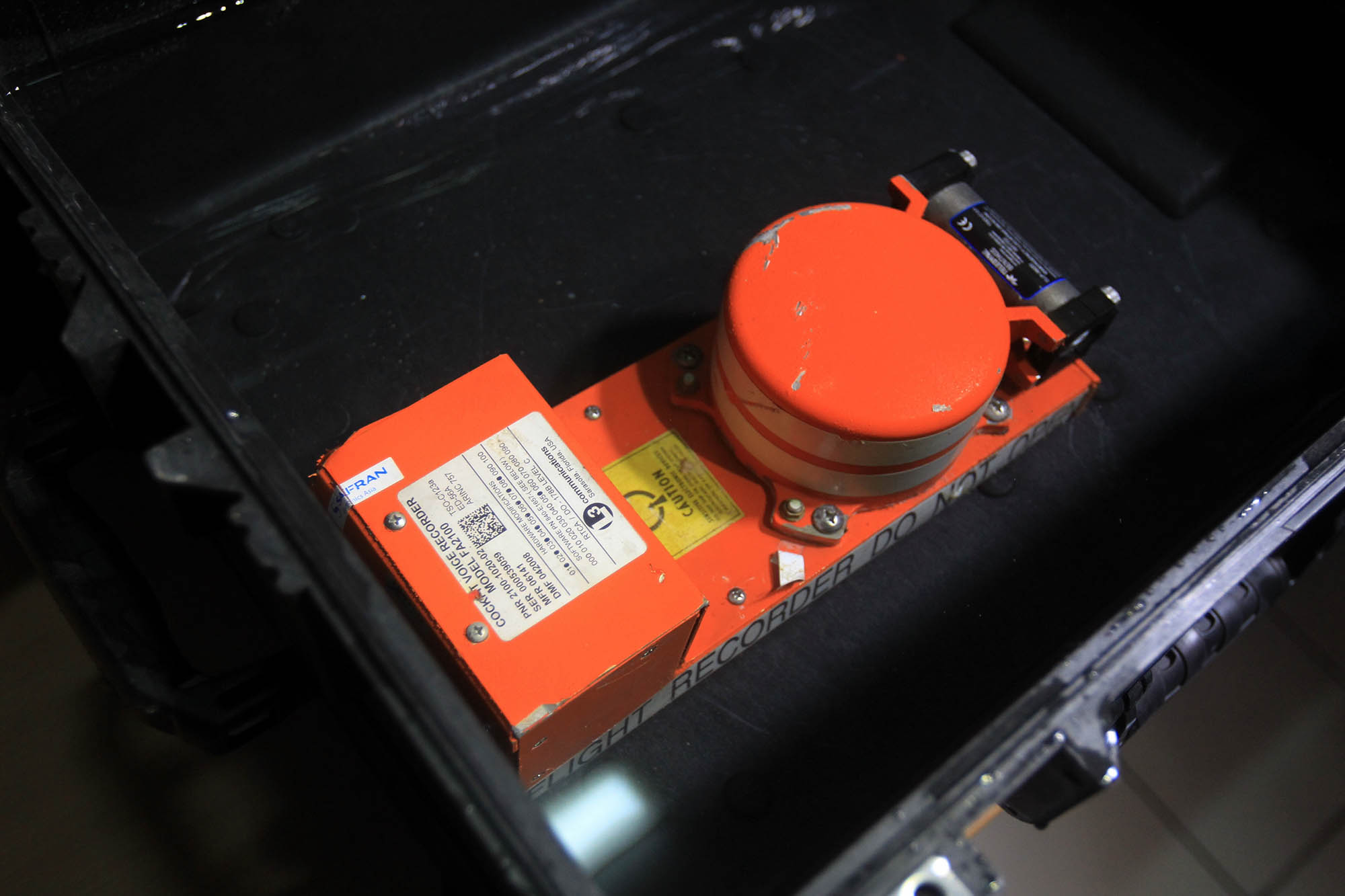 cvr-kotak-hitam-airasia-qz8501_20150114_162823.jpg