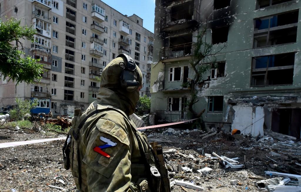daerah-pemukiman-yang-hancur-di-kota-severodonetsk.jpg