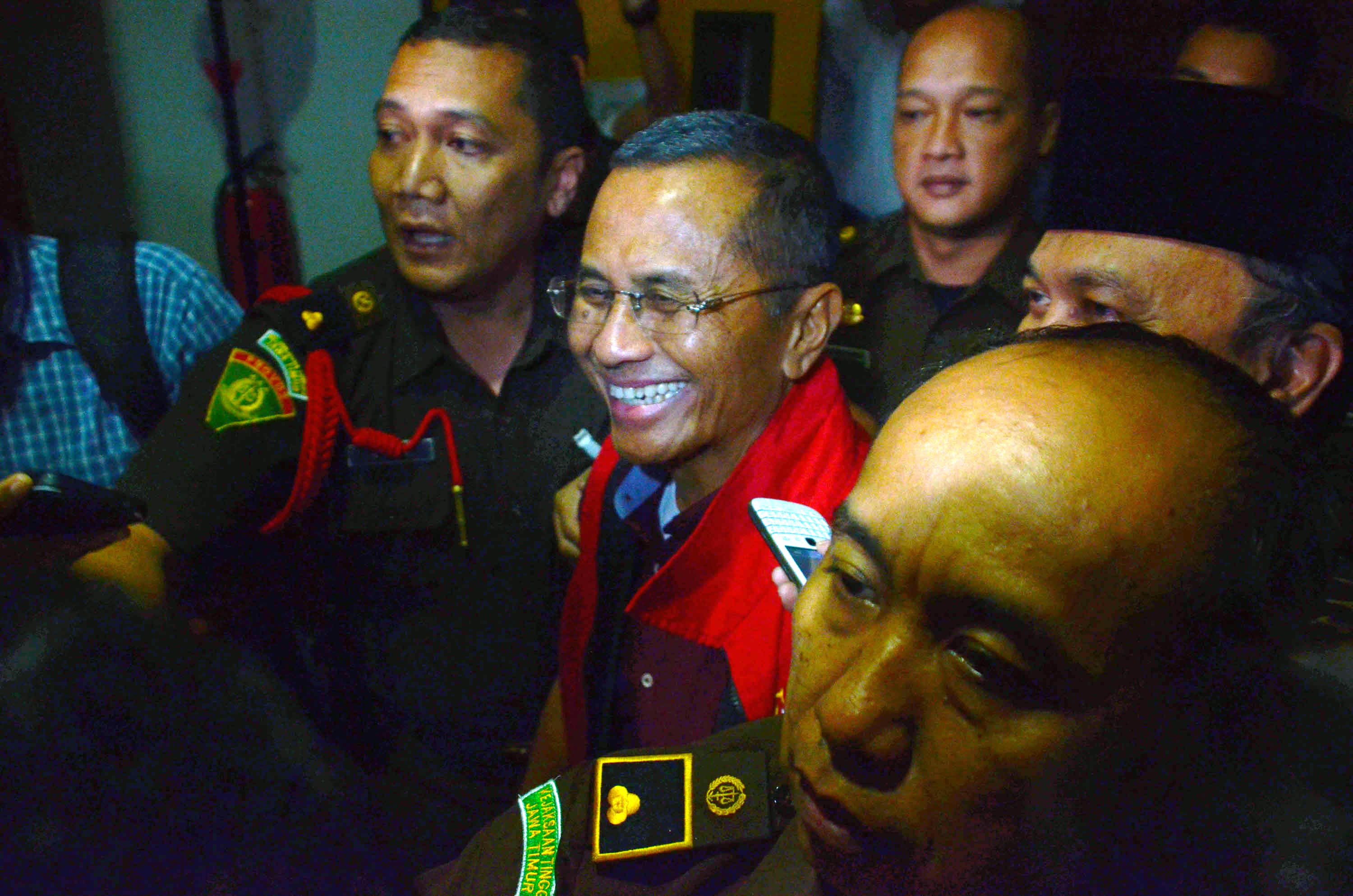 dahlan-iskan-akhirnya-dijebloskan-ke-penjara_20161027_222107.jpg