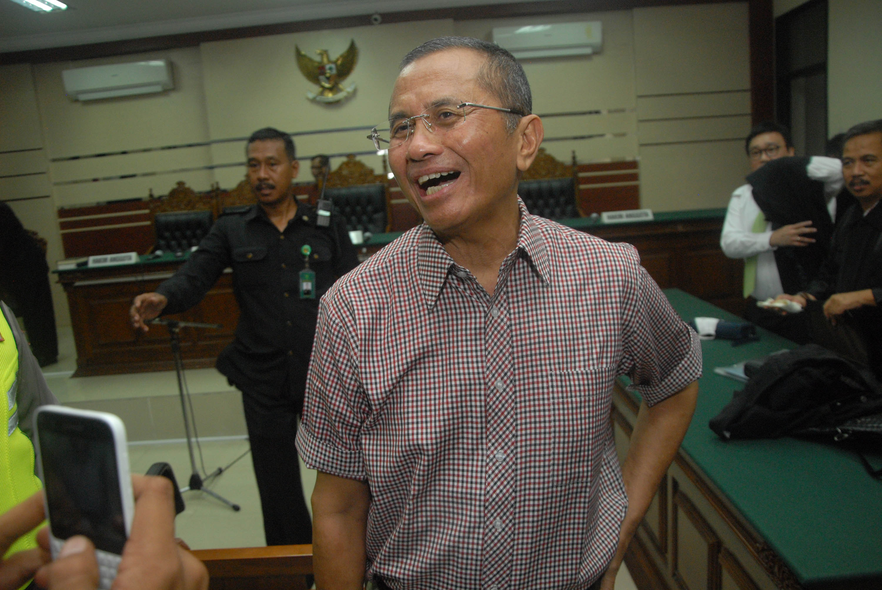 dahlan-iskan-divonis-2-tahun-tahanan-kota_20170421_215948.jpg