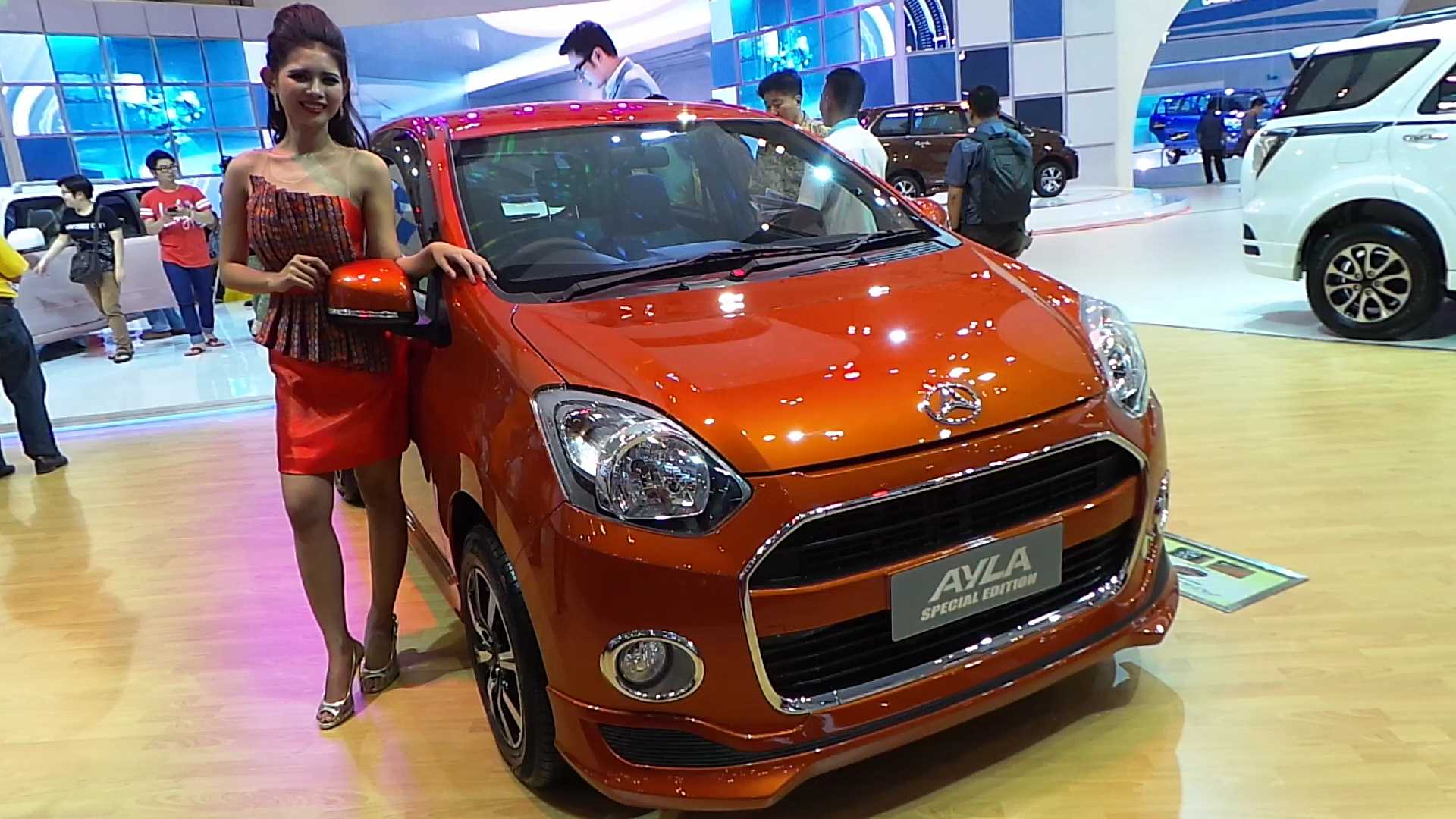 daihatsu-ayla-spesial-edition-di-giias-2015_20150823_220731.jpg