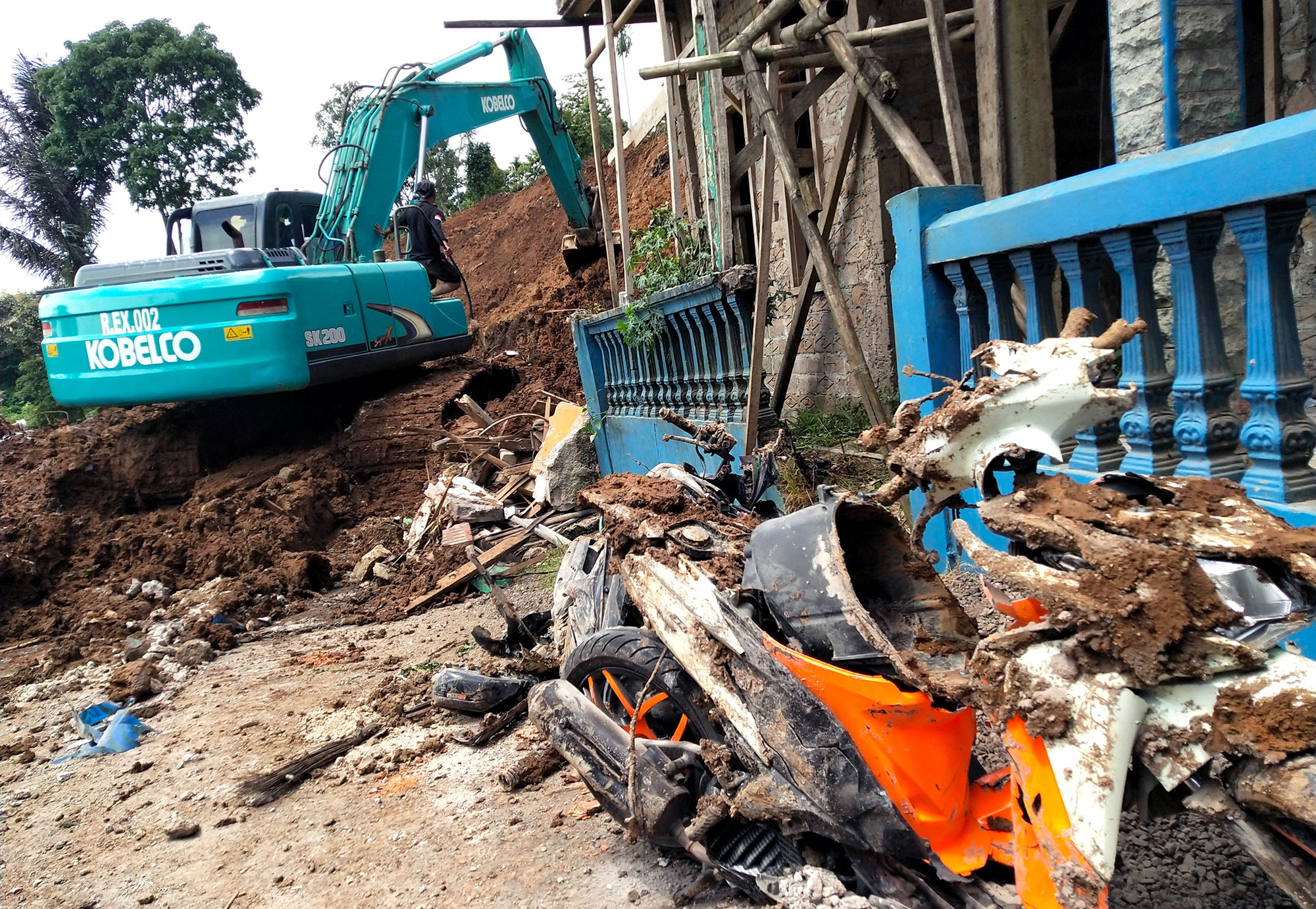 Suara Rintihan Minta Tolong Terdengar dari Runtuhan Rumah di Cianjur, Diduga Ibu Hamil Lima Bulan