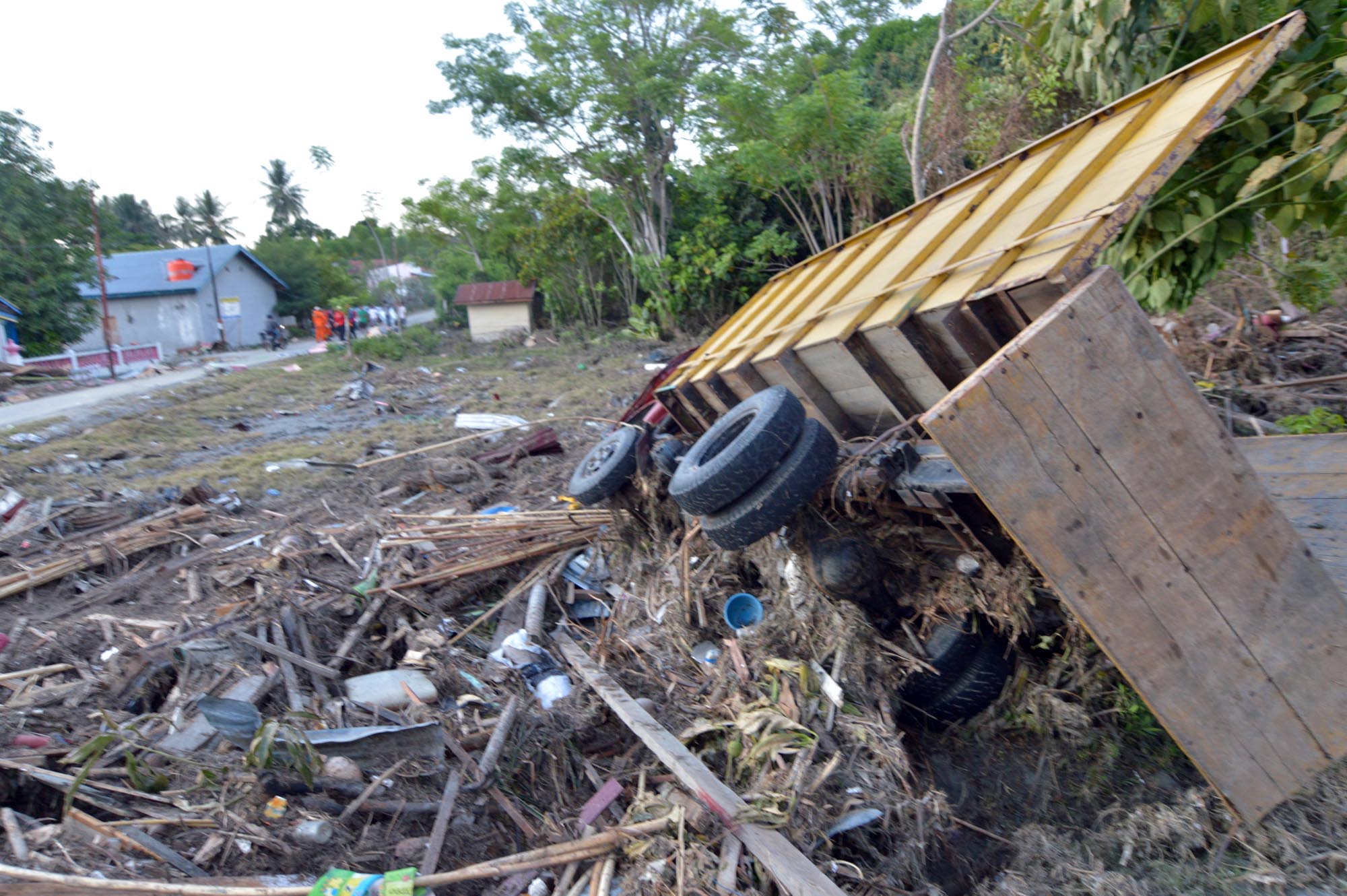 dampak-tsunami-di-pantoloan-palu-utara_20180930_220733.jpg