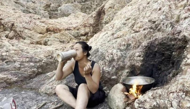 dan-menikmati-minuman-sambil-dudu.jpg