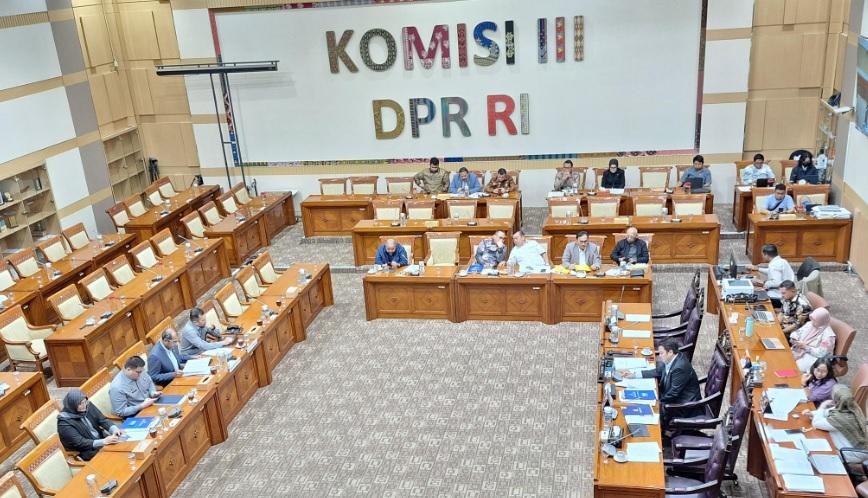  Komisi III DPR Bahas RUU Penyesuaian Pidana Bersama Pemerintah