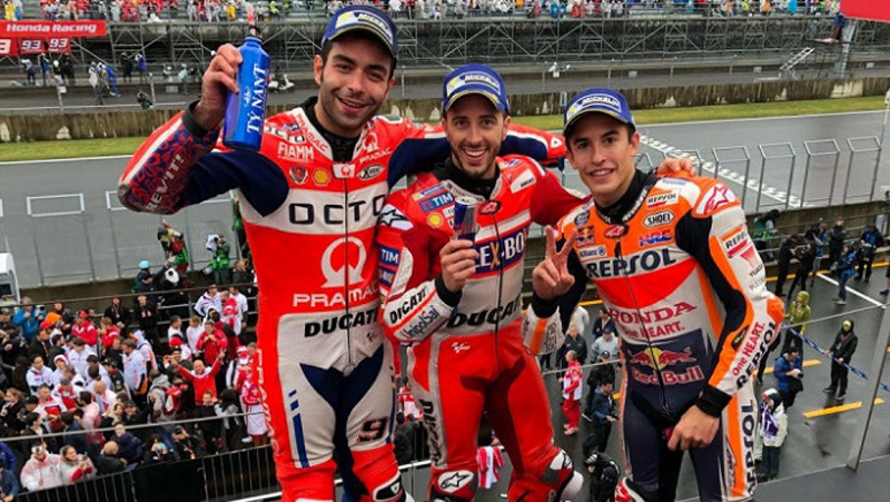 danilo-petrucci-andrea-dovizioso-dan-marc-marquez_20171015_221544.jpg