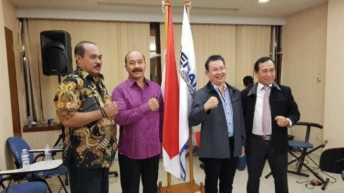 TM Mangunsong dan Tiga Ketua Peradi RBA Desak KPK Usut Aktor Selain ES
