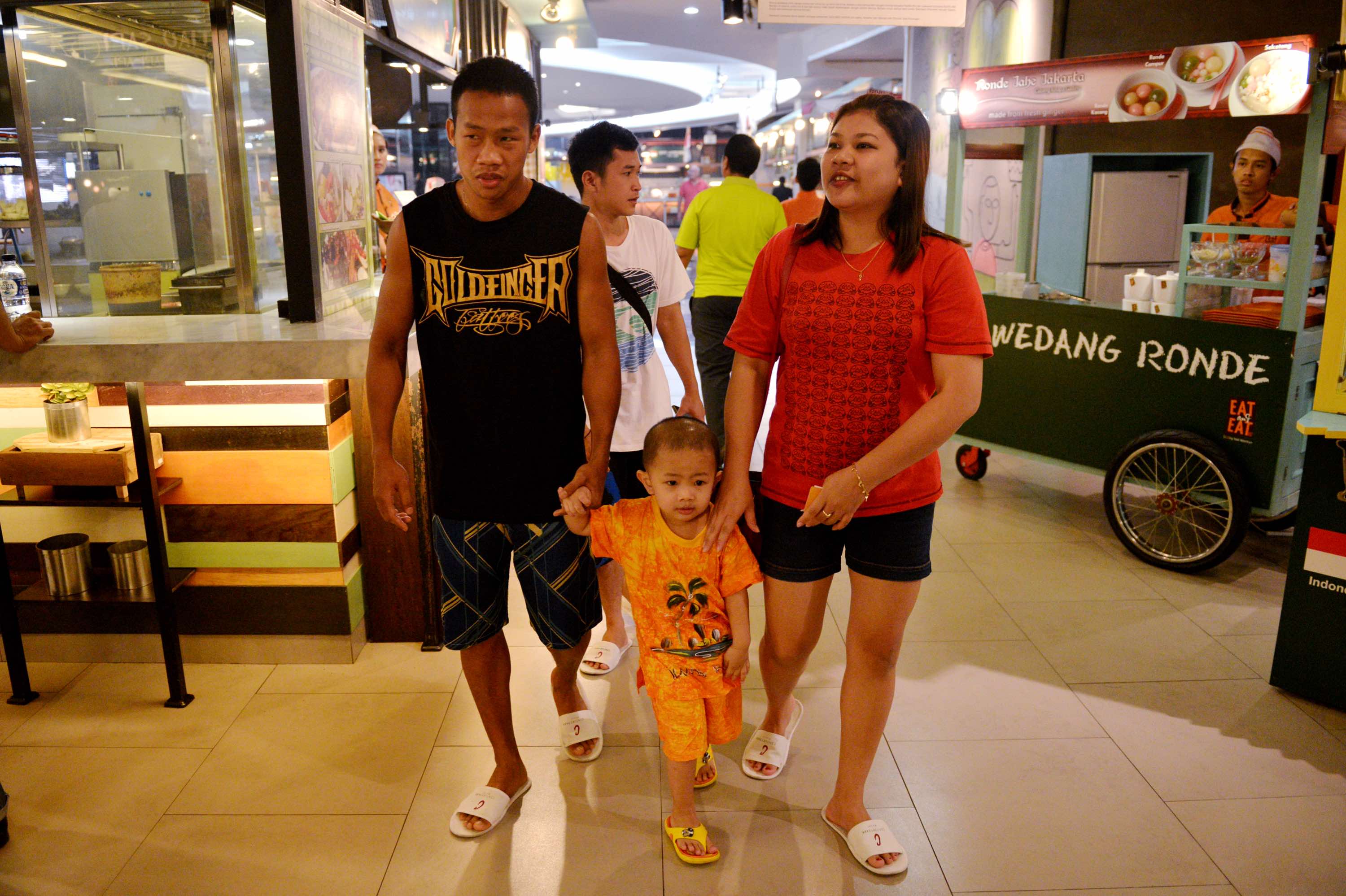 daud-yordan-bersantai-dengan-keluarga-sebelum-bertarung_20160201_224422.jpg