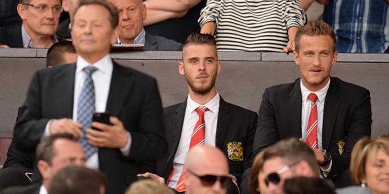 david-de-gea-duduk-di-tribun-penonton_20150814_190648.jpg
