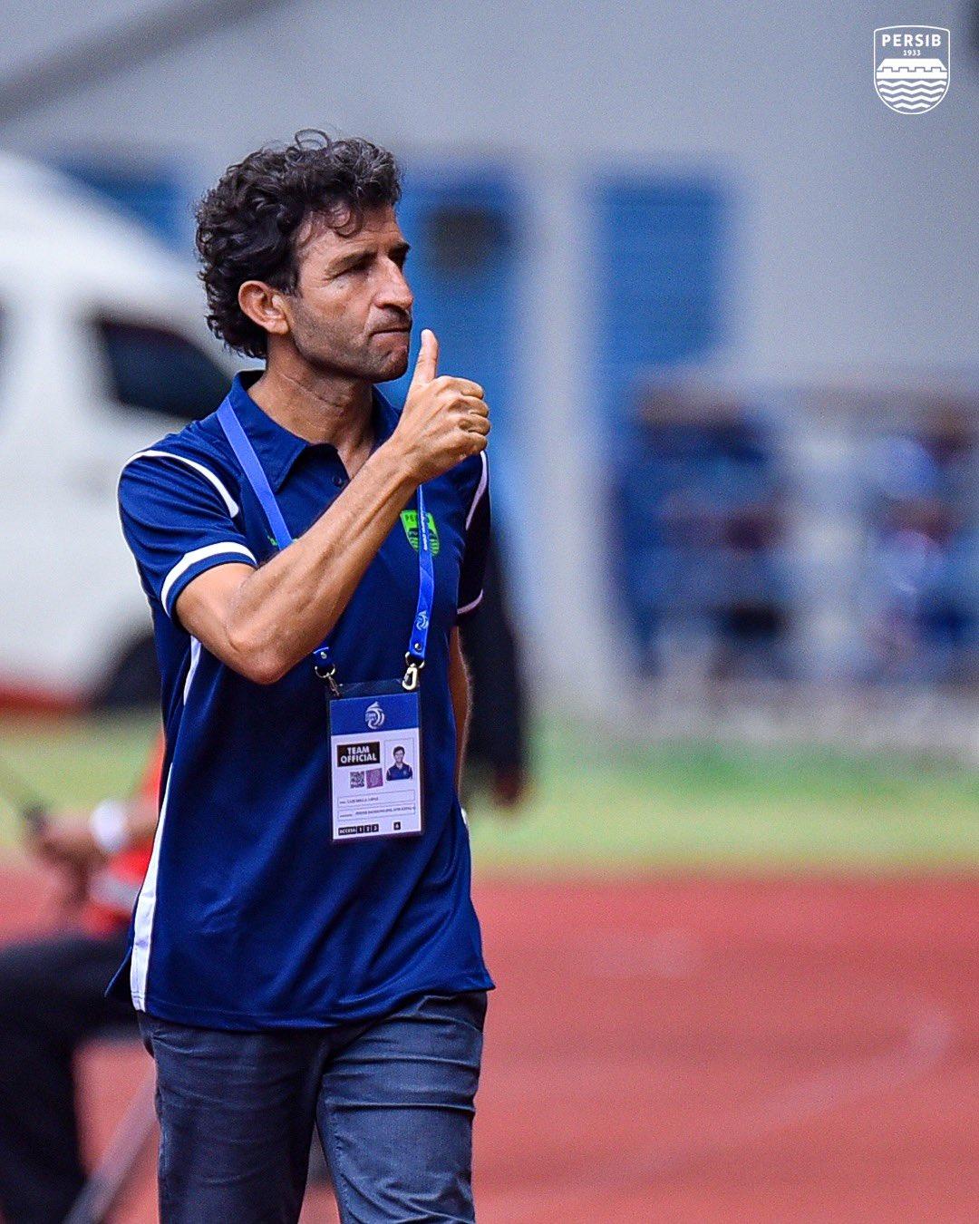 debut-manis-luis-milla-bersama-persib-bandung.jpg