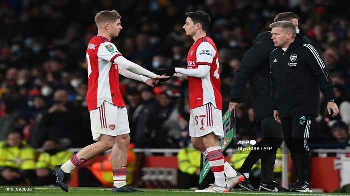 debut-patino-bersama-arsenal.jpg