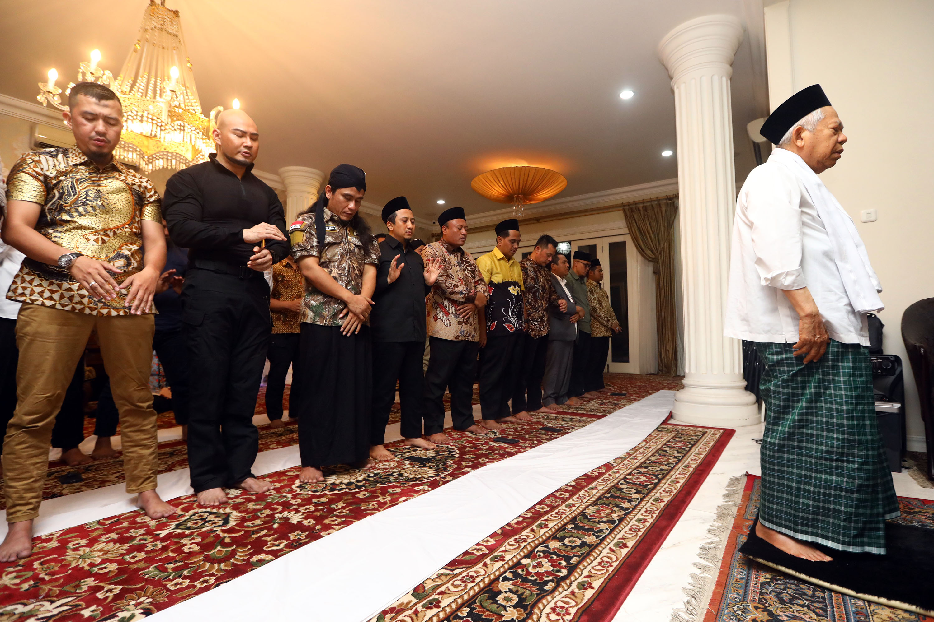 deddy-corbuzier-temui-maruf-amin-usai-memeluk-islam_20190621_204019.jpg