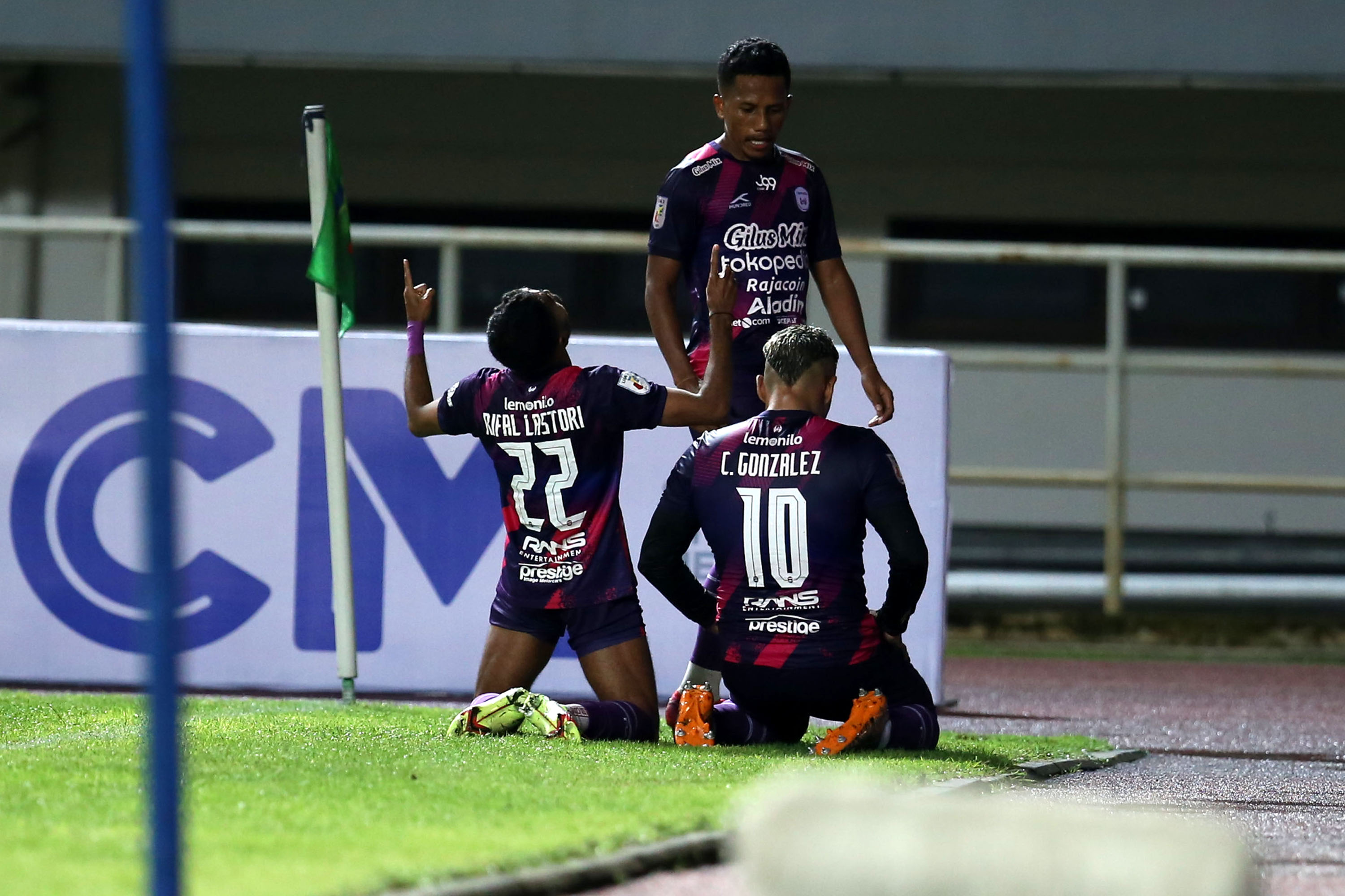 delapan-besar-liga-2-rans-cilegon-fc-tekuk-persis-solo-4-3_20211216_054938.jpg
