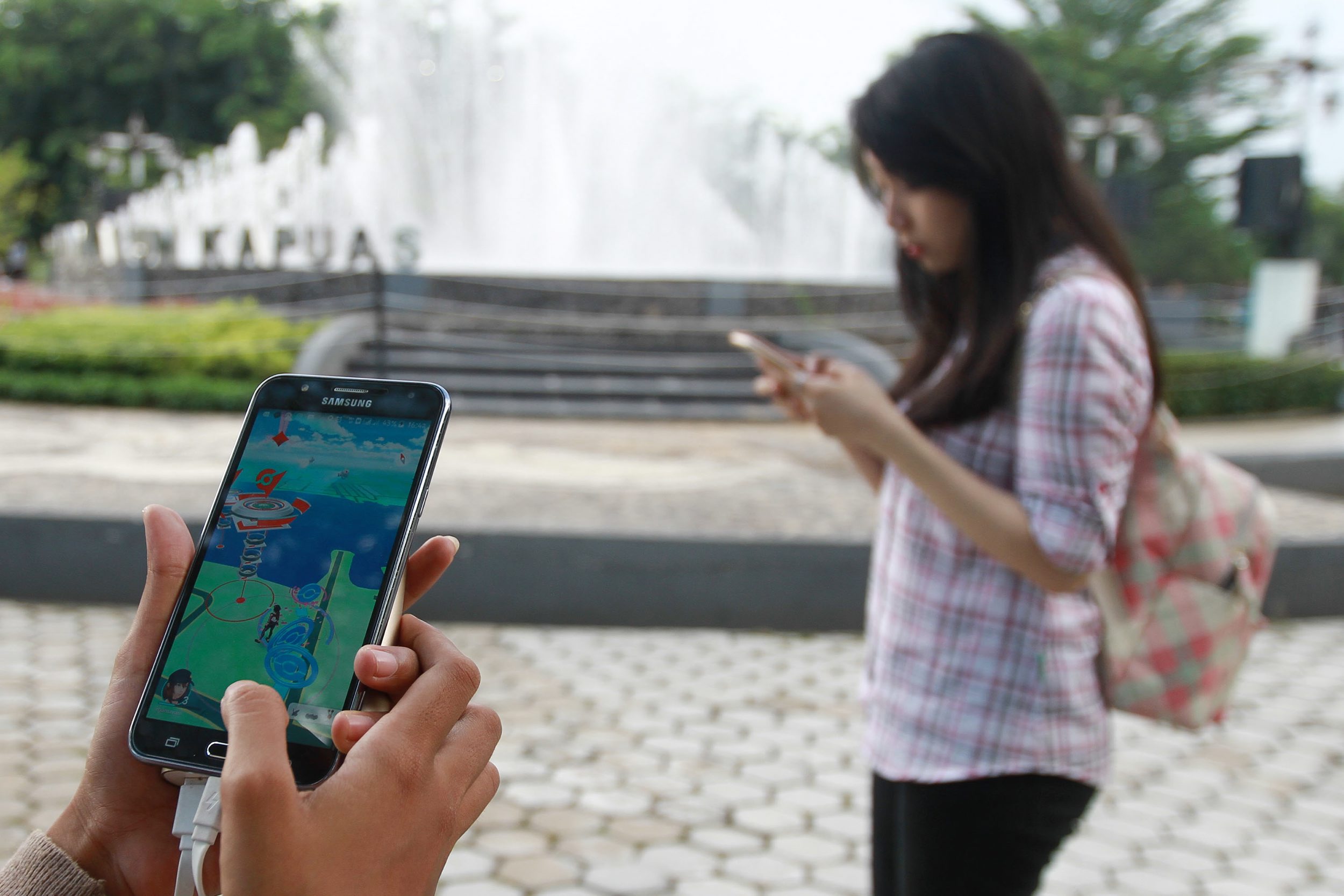 demam-game-pokemon-go-di-pontianak_20160717_182936.jpg