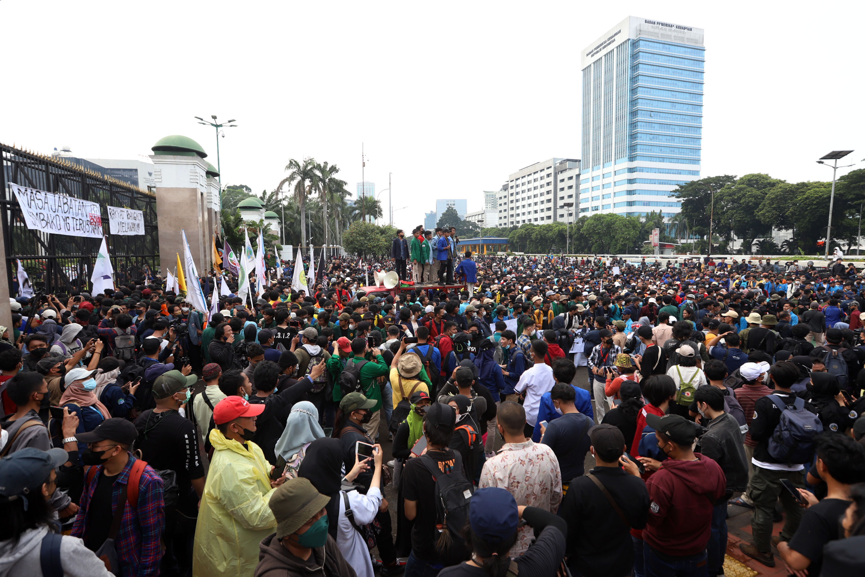 demo-bem-si-ricuh_20220411_181618.jpg