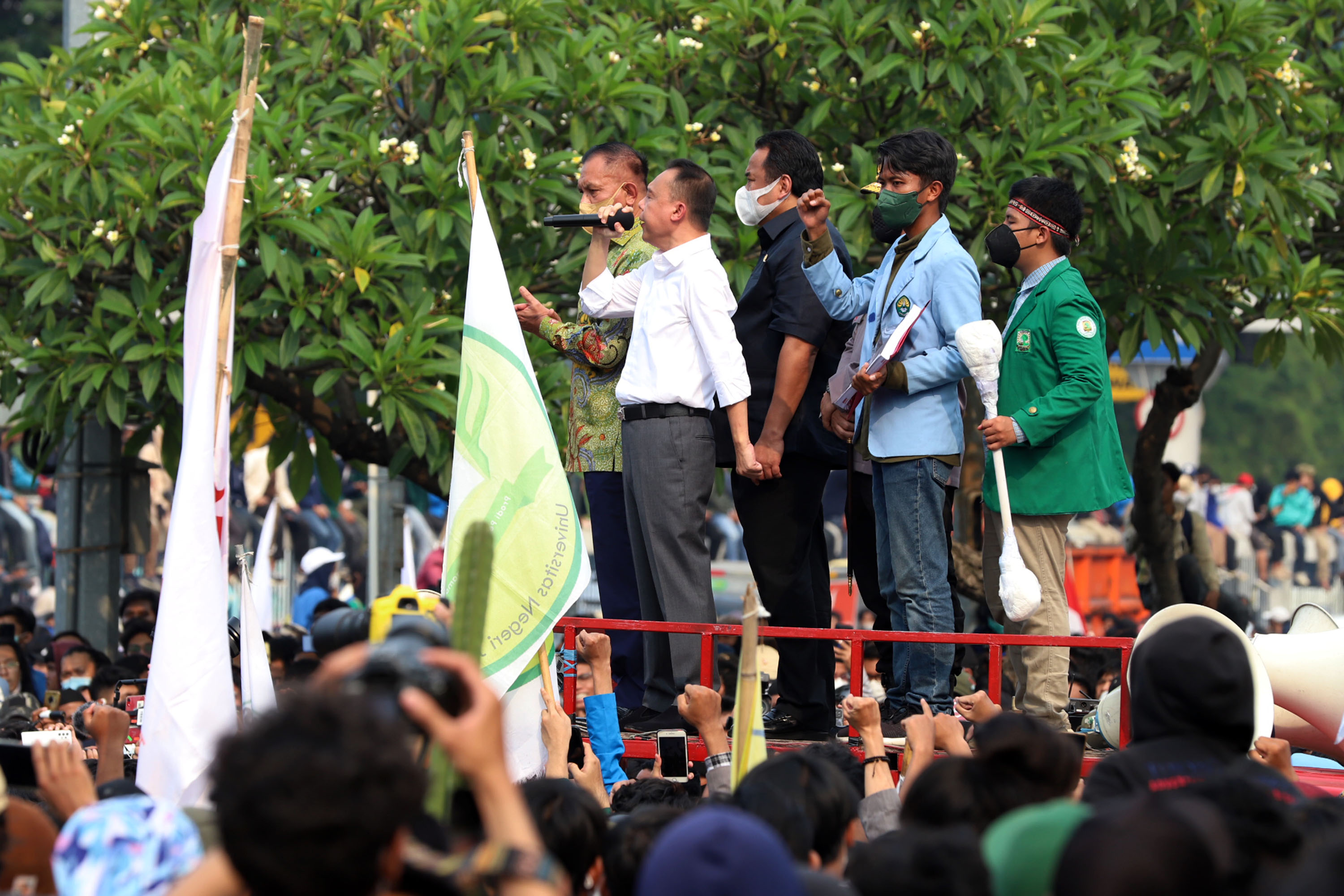 demo-bem-si-ricuh_20220411_182308.jpg