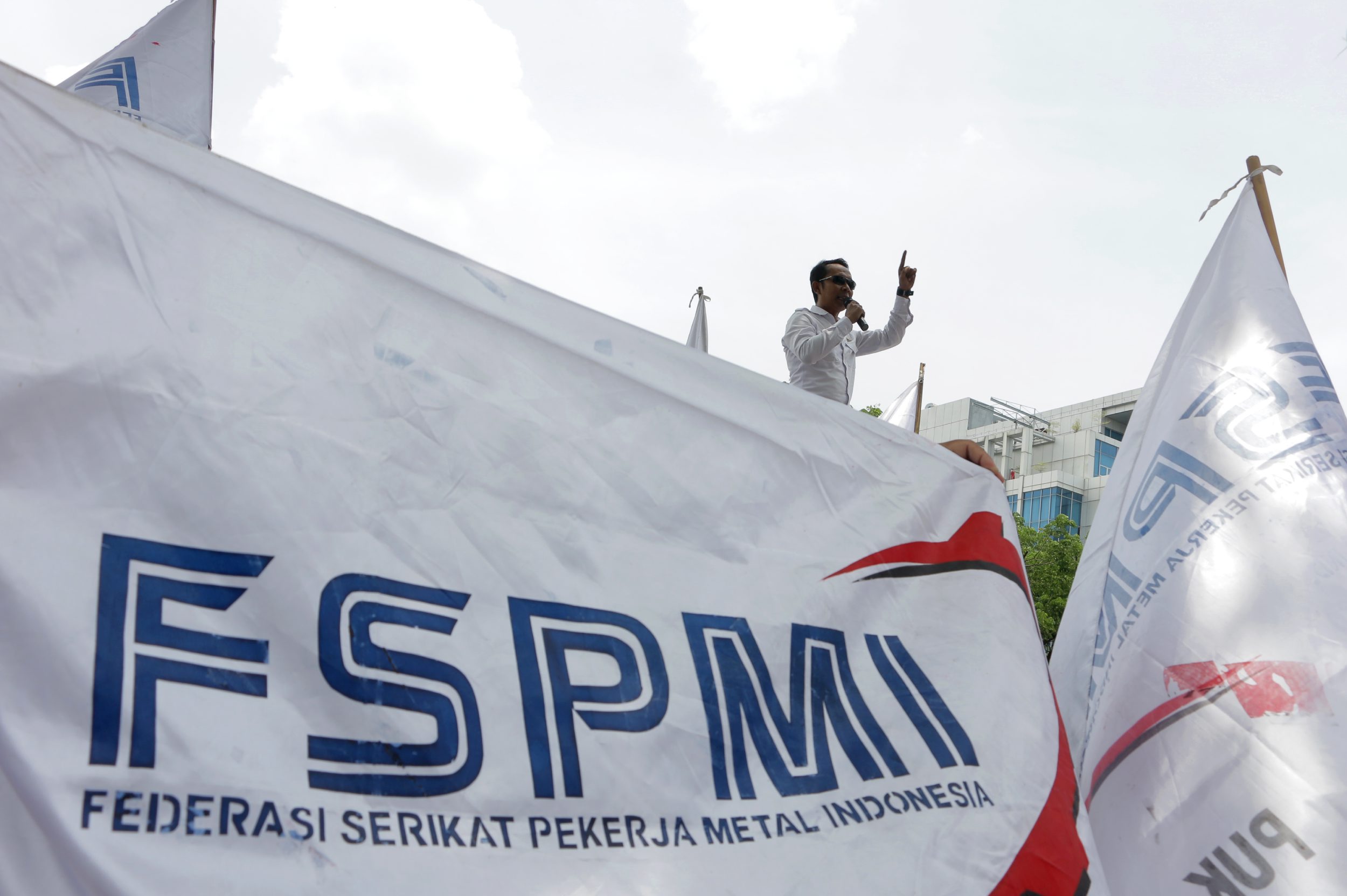 demo-buruh-fspmi-tuntut-kenaikan-upah_20211026_142317.jpg