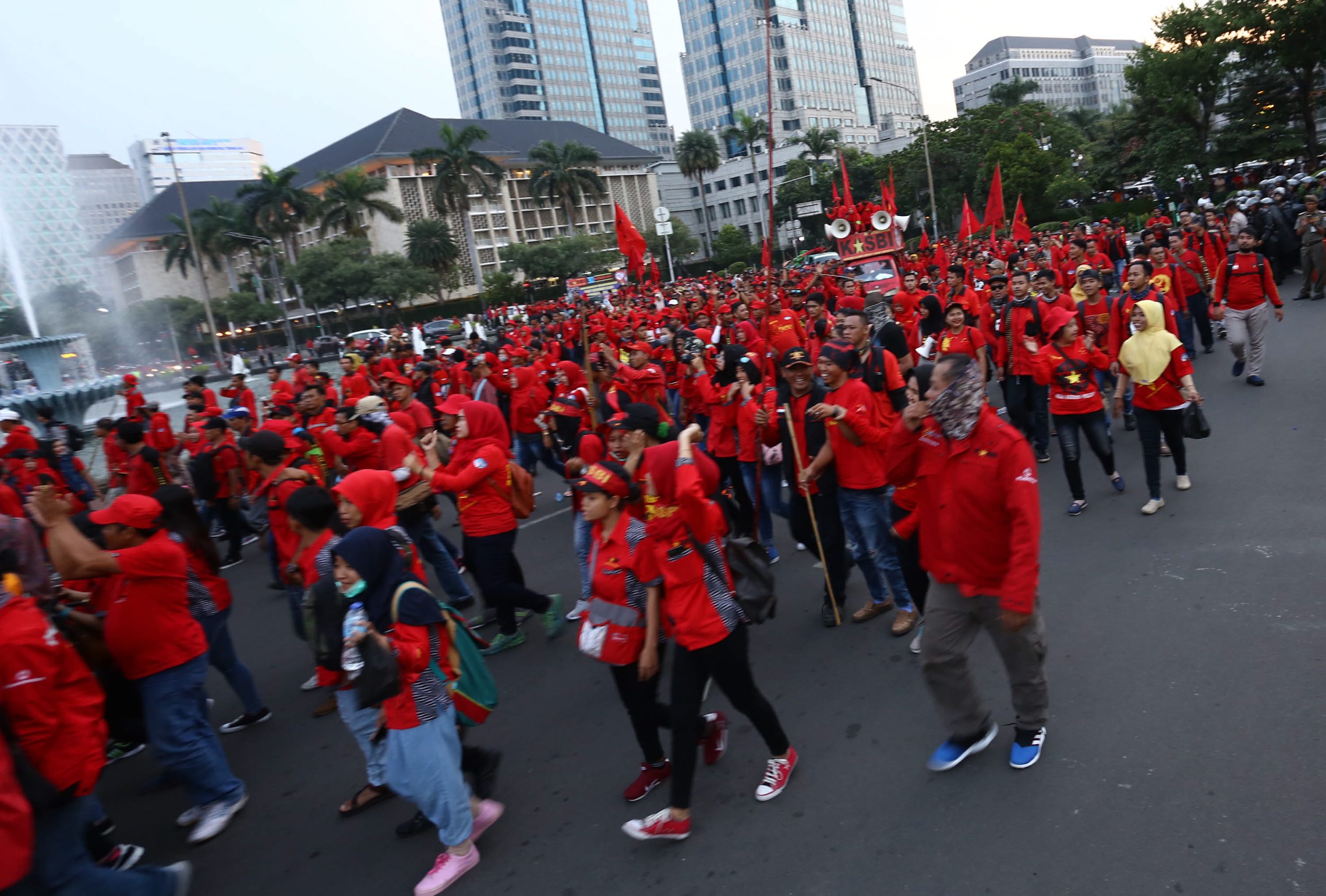 demo-buruh-kasbi_20171031_120746.jpg