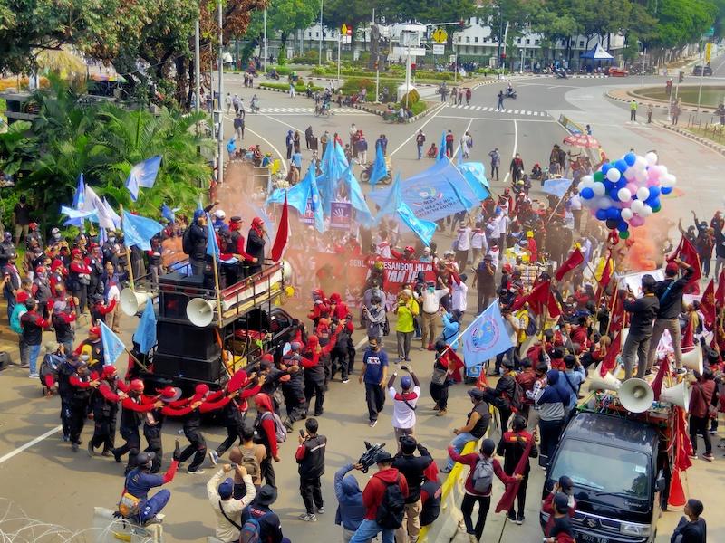 Demo Buruh di Patung Kuda: Kami Siap Terpapar Covid-19 untuk Menolak Omnibus Law