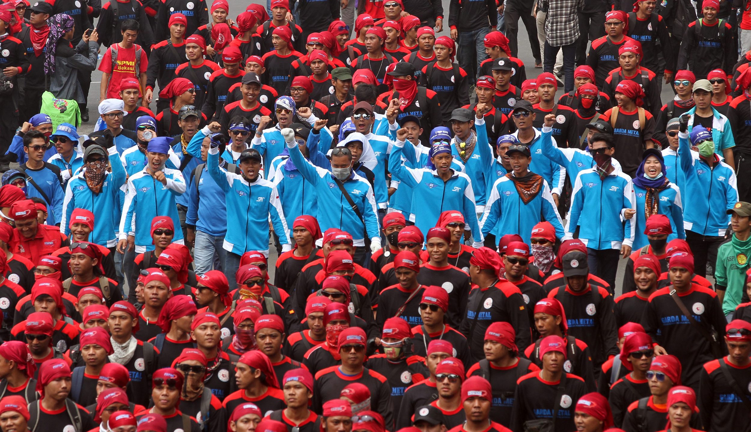 demo-buruh-peringati-may-day_20150501_195149.jpg