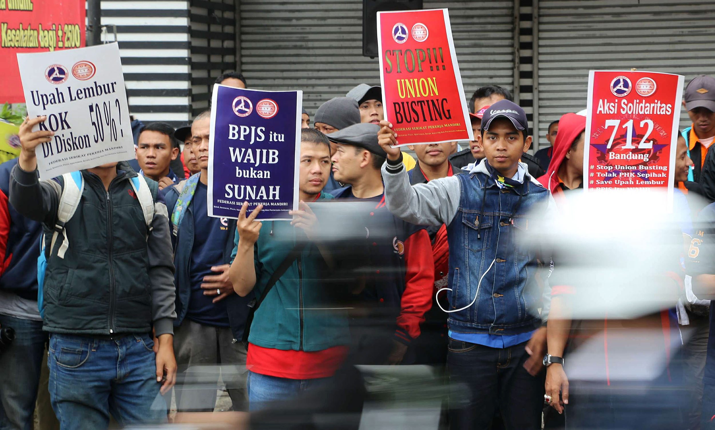 demo-buruh-tuntut-jadi-peserta-bpjs_20161213_144633.jpg