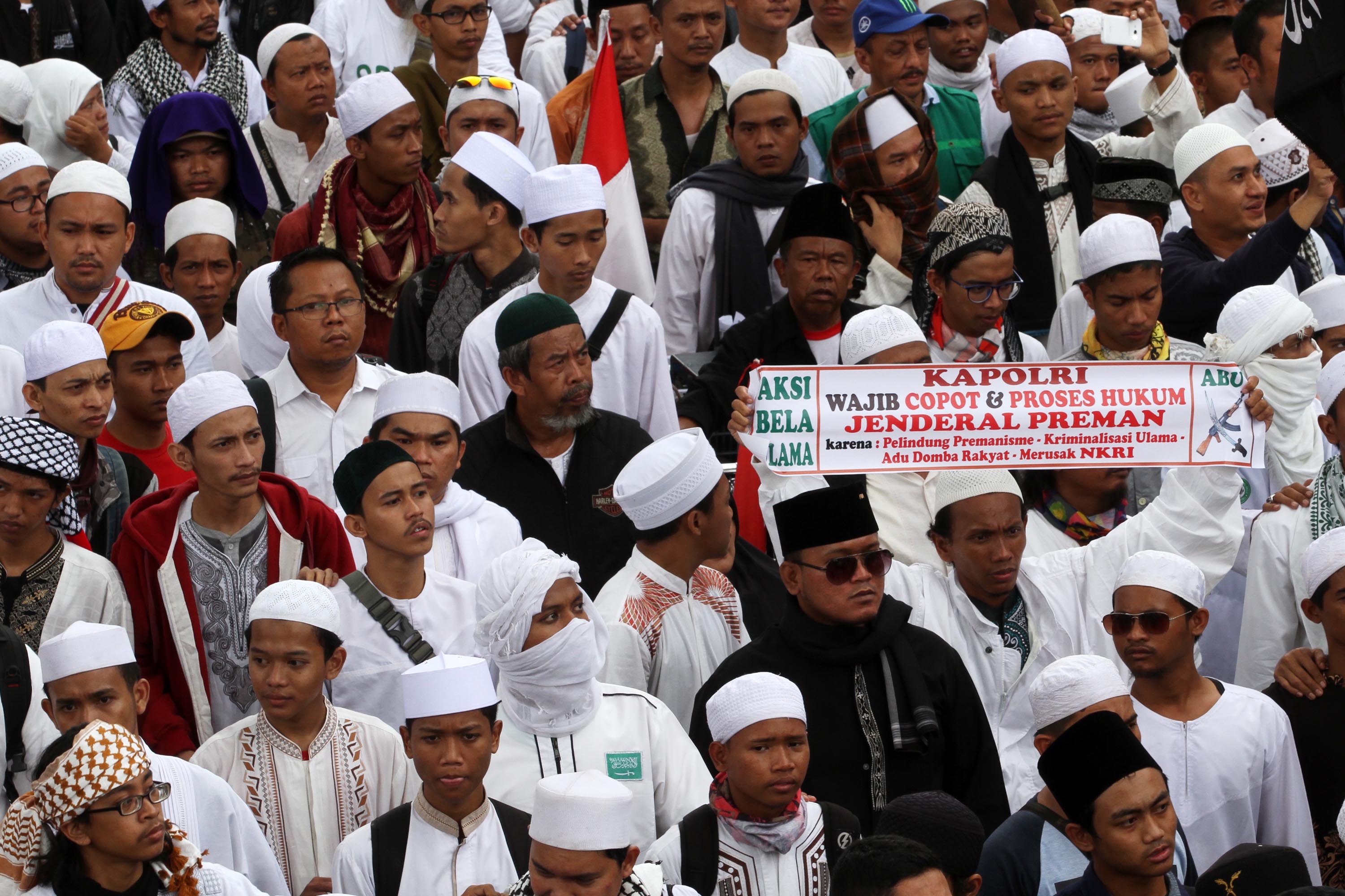 demo-fpi-tuntut-pencopotan-kapolda-jabar_20170116_185816.jpg