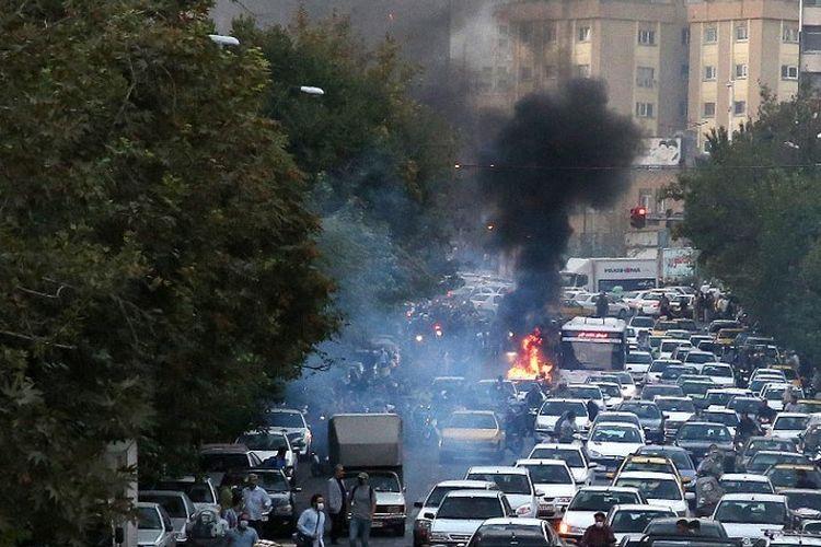 demo-iran-pecah-di-jalan-jalan-ibu-kota-tv.jpg