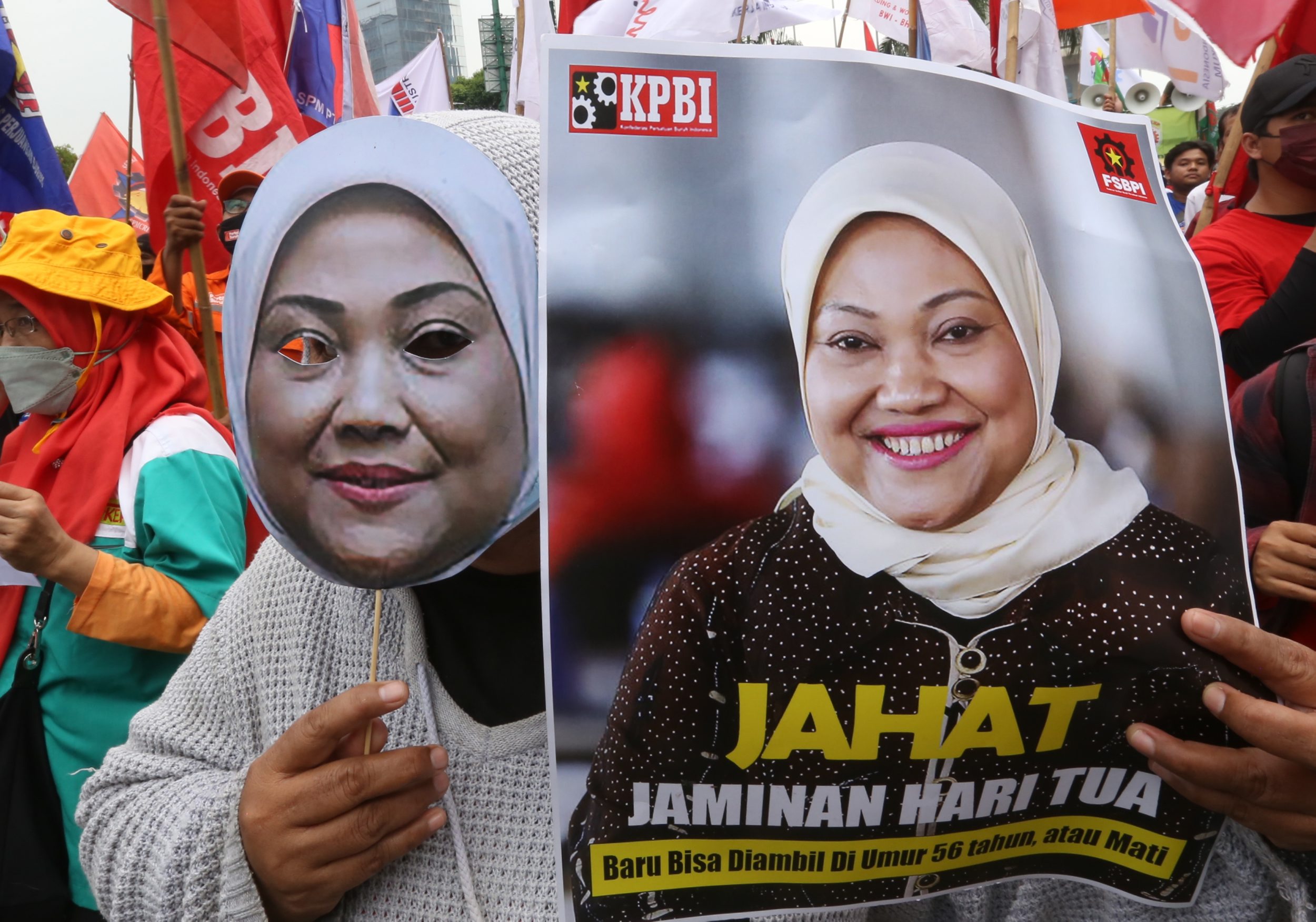 demo-kspi-tuntut-cabut-pencairan-jht-56-tahun_20220217_120401.jpg