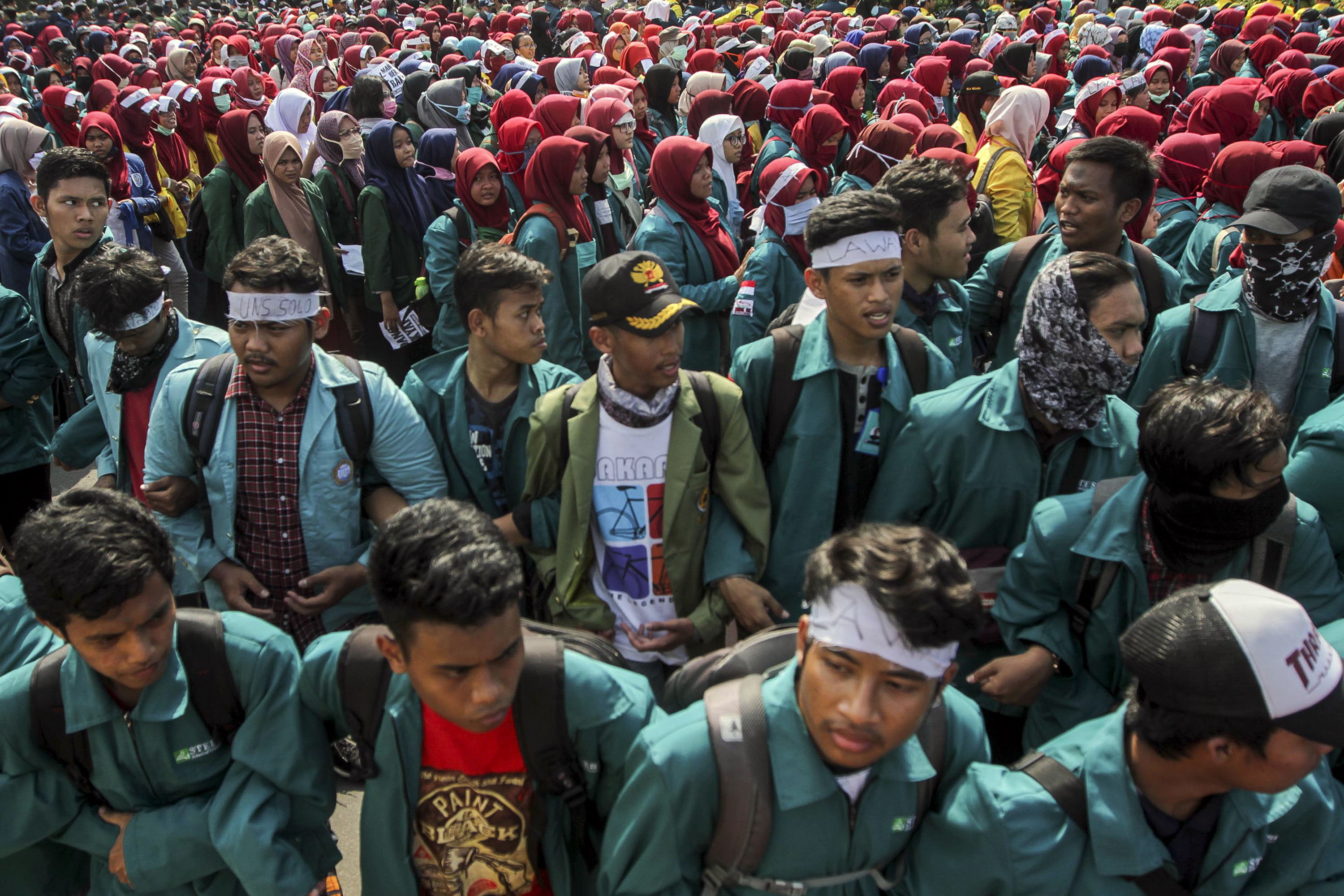demo-mahasiswa-terkait-3-tahun-jokowi-jk_20171020_201702.jpg