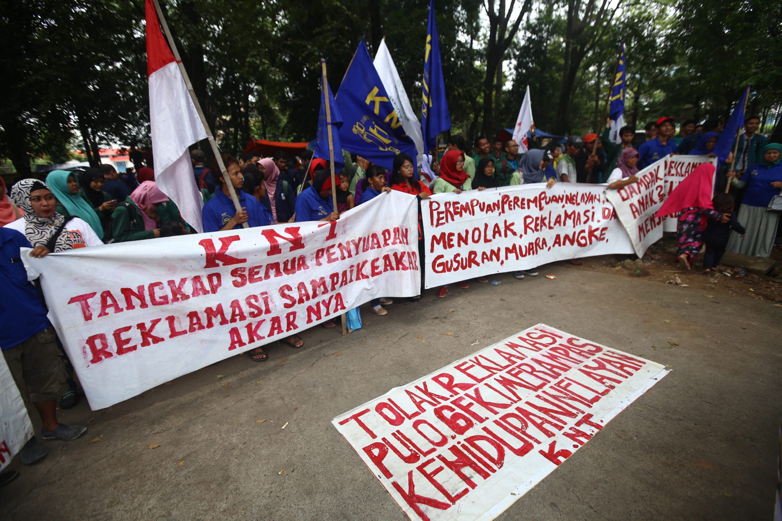demo-nelayan-di-ptun_20170317_110018.jpg