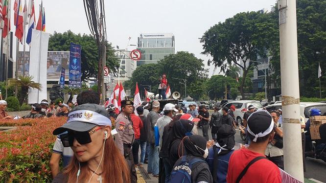 Serbuan Baju Bekas Impor Tembus 3.600 Ton, Menteri UMKM Janji Tutup Keran Masuk Barang Ilegal
