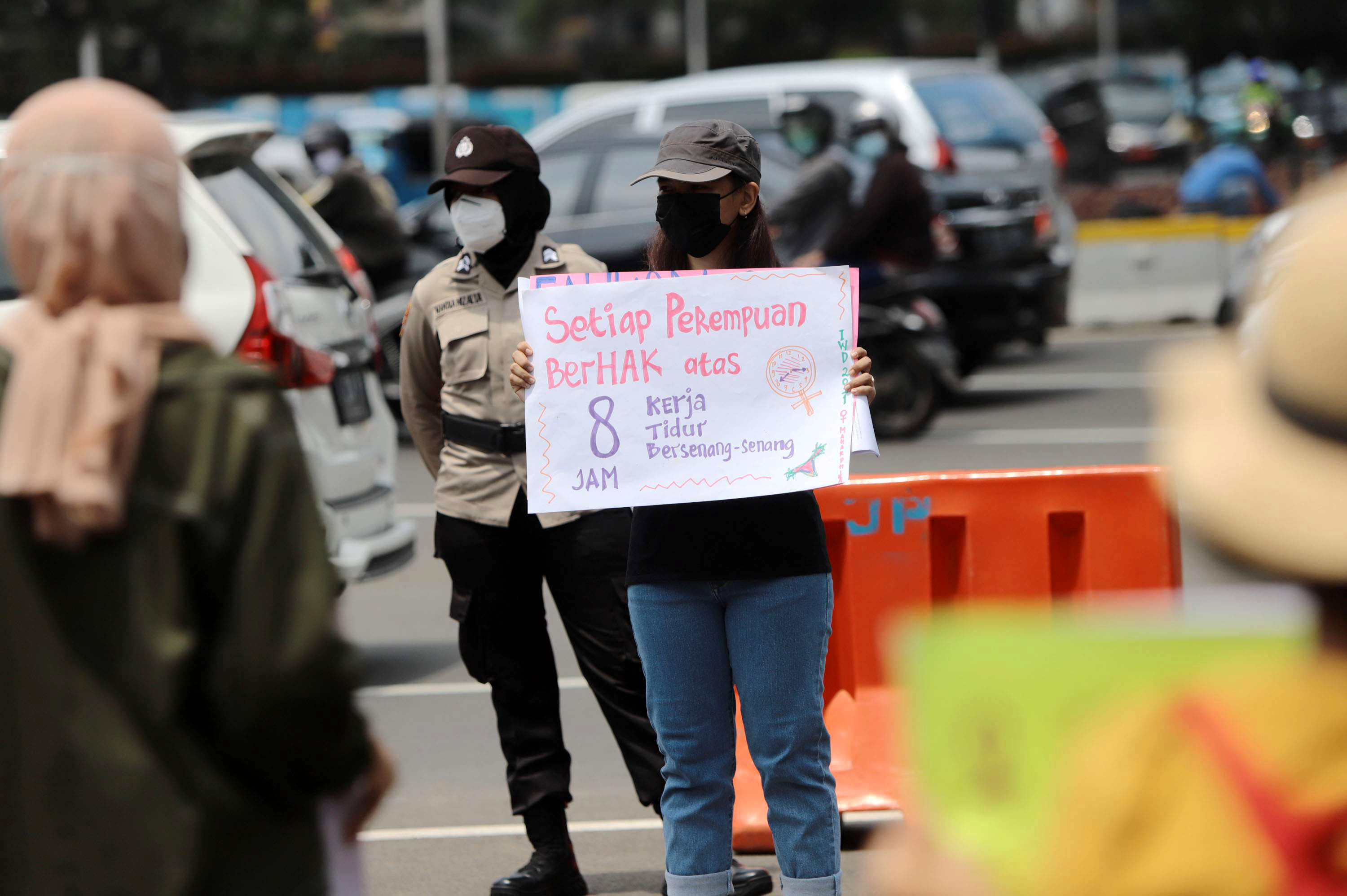 demo-peringatan-hari-perempuan-internasional_20210308_193455.jpg