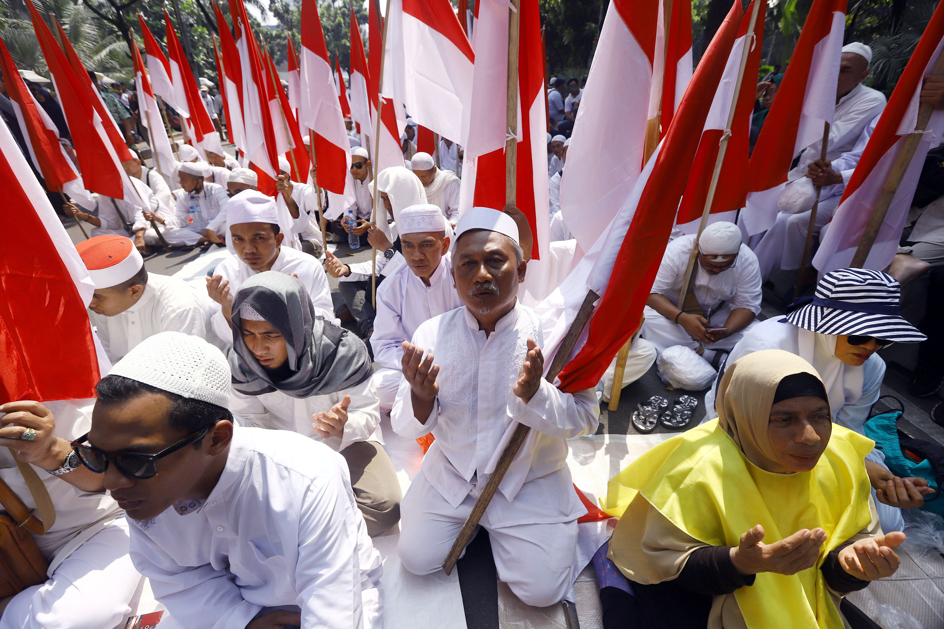 demo-putusan-sengketa-pilpres-di-mk_20190627_181653.jpg