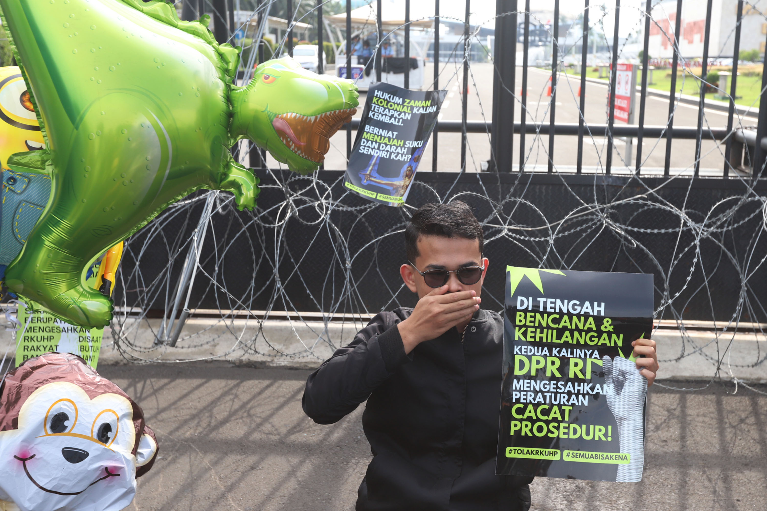 demo-tolak-pengesahan-rkuhp_20221206_200810.jpg