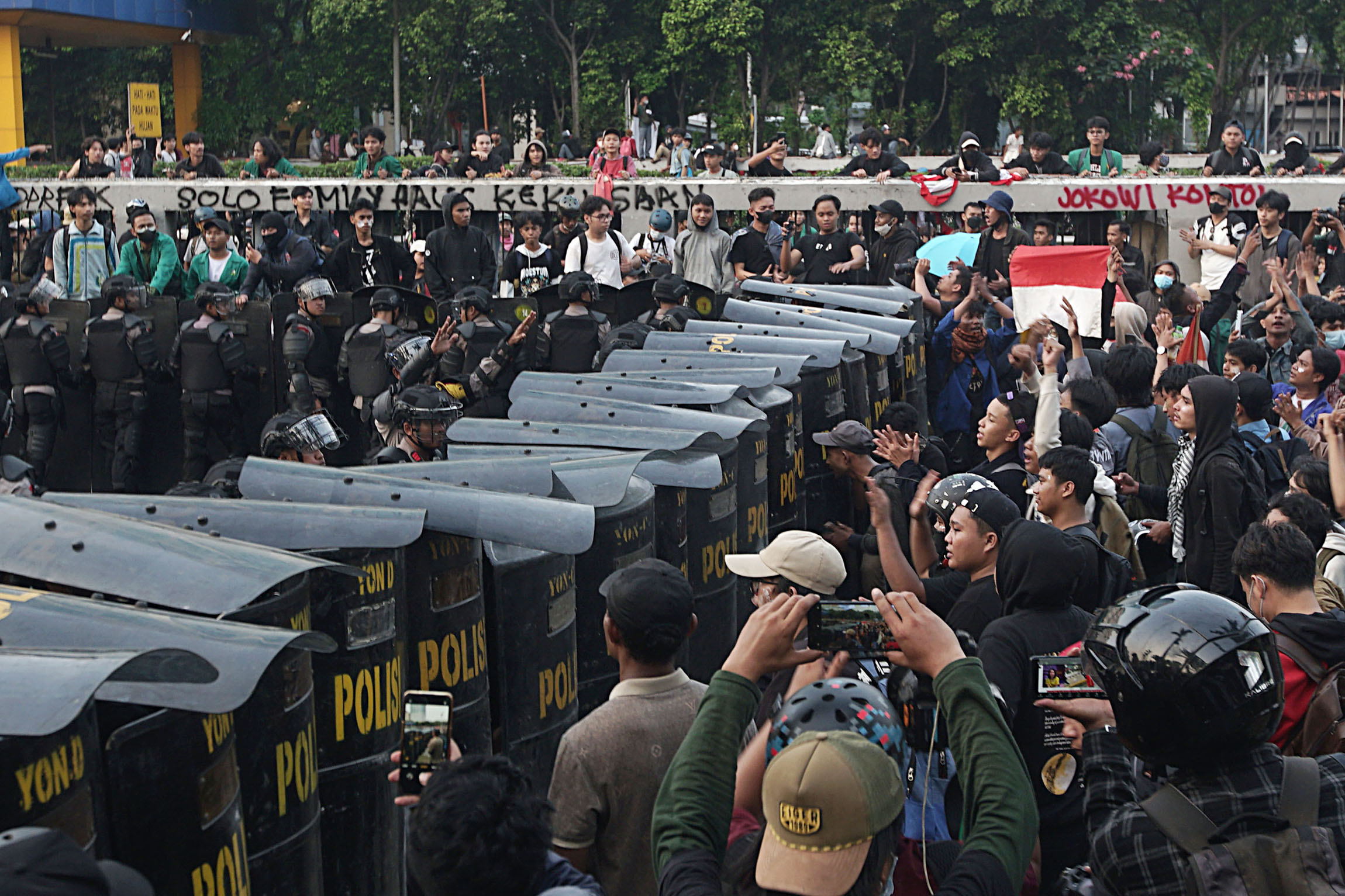 13 Media Asing Sorot Aksi Demo Tolak Revisi UU Pilkada, Tren Peringatan Darurat Juga Curi Perhatian
