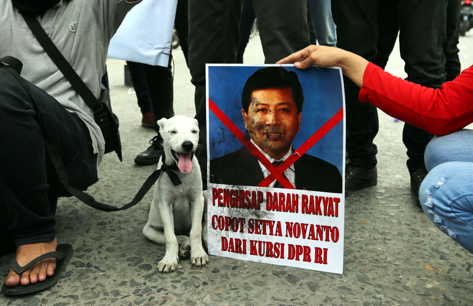 demo-tuntut-setya-novanto-mundur-di-medan_20151207_224251.jpg