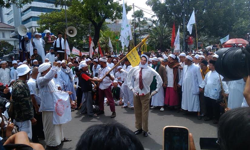 demo_patung-ahok-dibakar_20141201_20141201_134345.jpg