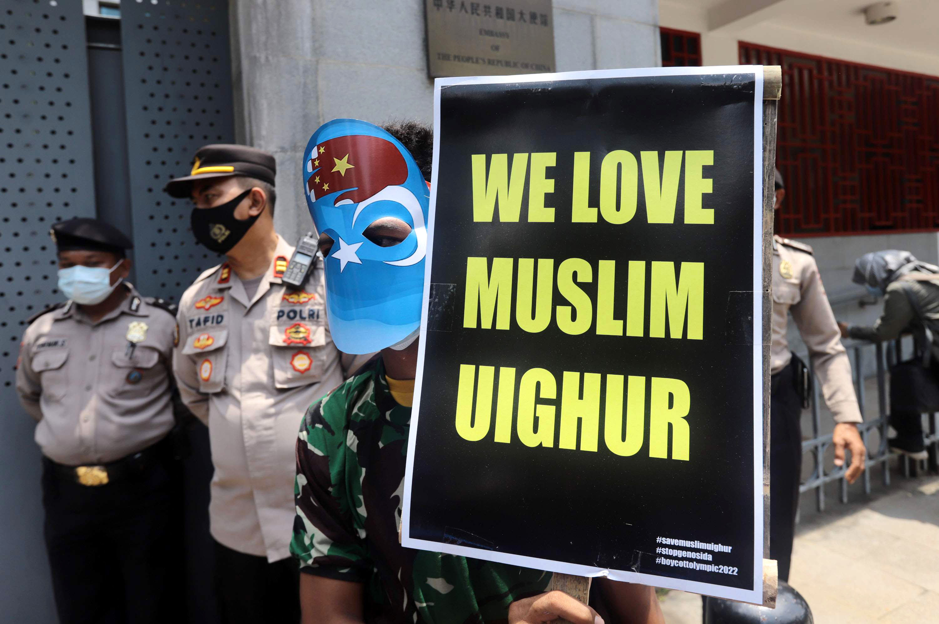 demonstrasi-hentikan-kekerasan-terhadap-muslim-uighur_20210325_154934.jpg