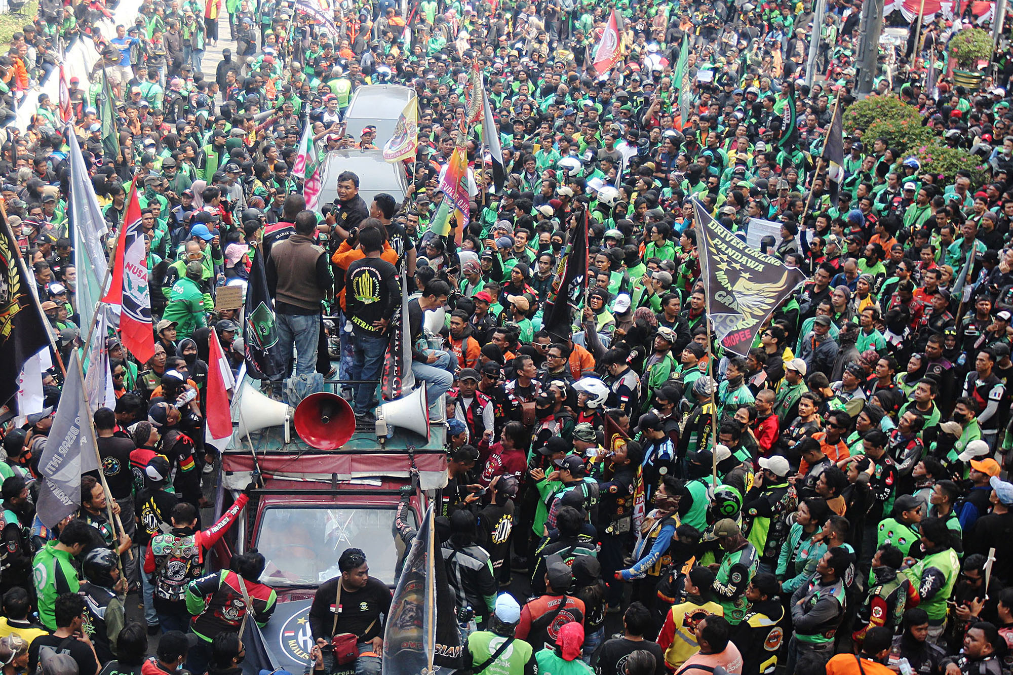 Qora odam va rus jojasi