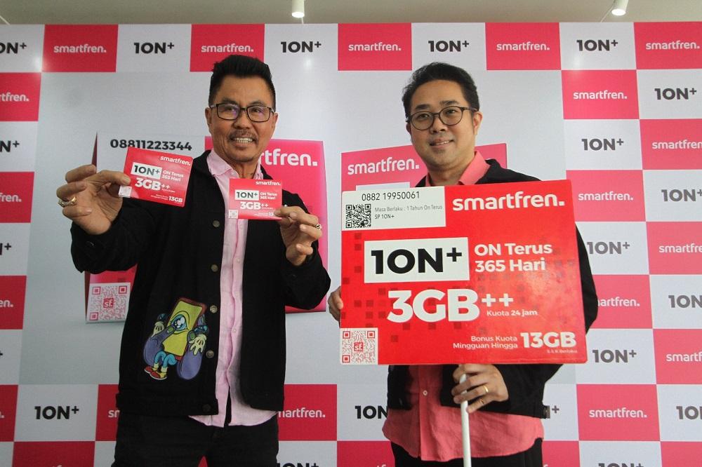 deputy-ceo-smartfren-djoko-tata-ibrahim-dan-chief-brand-officer-smartfren-roberto-saputra.jpg